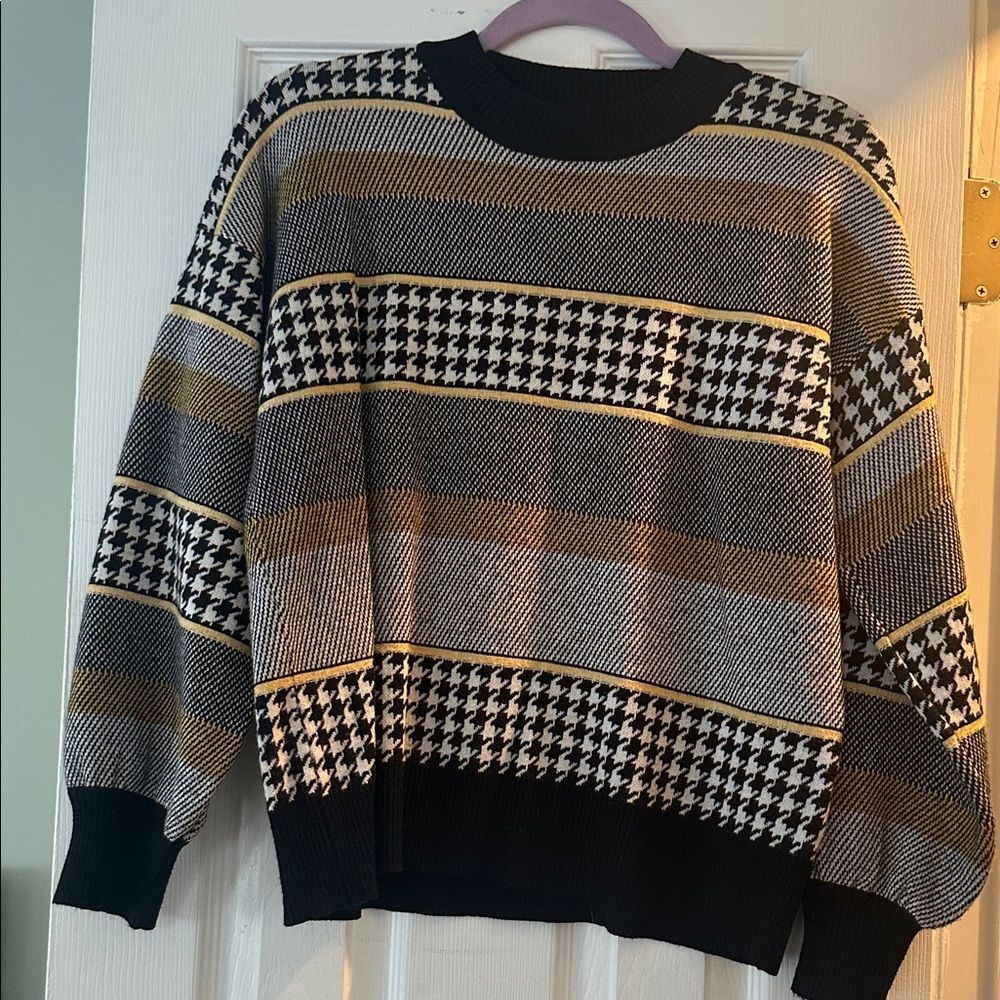 Stylish Black and yellow Sweater